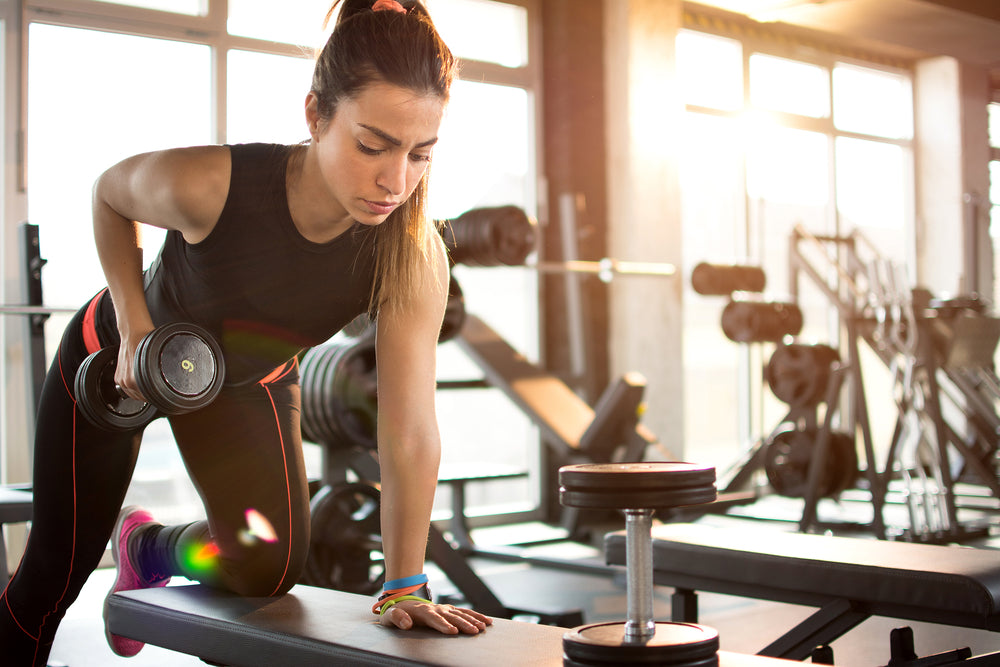 Thuis sporten versus sporten in de sportschool
